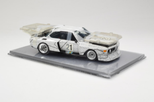 BMW 3.0 CSL Art Car Frank Stella Minichamps 1:18 80430150928 Metal — billede 4 af 6