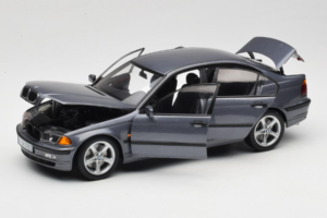 BMW 318i E46 Grey Metallic Forhandler Udgave UT Models 1:18 80430028459 Metal — billede 2 af 8