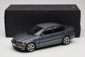 BMW 318i E46 Grey Metallic Forhandler Udgave UT Models 1:18 80430028459 Metal — billede 8 af 8