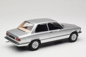 BMW 320 E21 Sølv Minichamps 1:18 107024200 Resin — billede 2 af 6