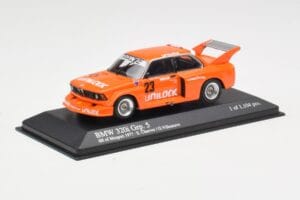 BMW 320i Group 5 #23 E. Cheever / G. Villeneuve 6 Hours of Mosport Class Winners 1977 Damaged Spoiler Minichamps 1:43 4007723 — billede 2 af 5