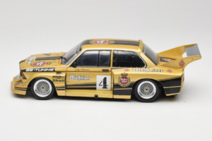 BMW 320i #4 Warsteiner J. Obermoser DRM 1977 Minichamps 1:18 180772105-R1 Metal — billede 4 af 8