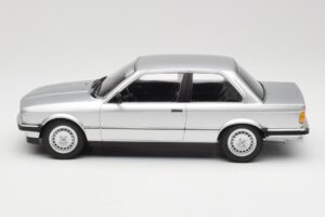 BMW 323i E21 Sølv Minichamps 1:18 155026001 Metal — billede 3 af 6