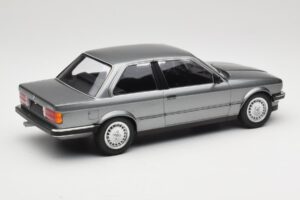 BMW 323i E30 Grey Metallic Minichamps 1:18 155026006 Metal — billede 2 af 6