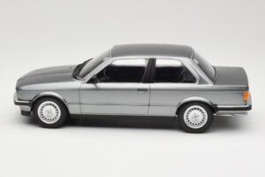 BMW 323i E30 Grey Metallic Minichamps 1:18 155026006 Metal — billede 3 af 6