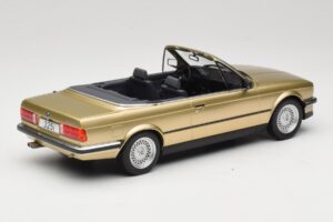 BMW 325i E30 Cabriolet Beige MCG 1:18 MCG18544 Metal — billede 2 af 6