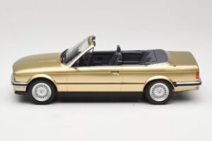 BMW 325i E30 Cabriolet Beige MCG 1:18 MCG18544 Metal — billede 3 af 6