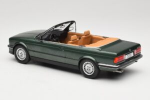 BMW 325i E30 Cabriolet Grøn MCG 1:18 MCG18545 Metal — billede 5 af 6