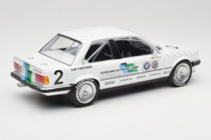 BMW 325i E30 #2 O. Manthey Vogelsang Automobile 3rd Place Eifel Race DTM 1986 Minichamps 1:18 155862602 Metal — billede 2 af 6