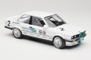 BMW 325i E30 #2 O. Manthey Vogelsang Automobile 3rd Place Eifel Race DTM 1986 Minichamps 1:18 155862602 Metal — billede 4 af 6
