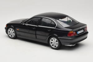 BMW 328i E46 Sort UT Models 1:18 80439422373 Metal — billede 7 af 8