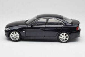 BMW 330i E46 Sort Kyosho 1:18 08731RB Metal — billede 4 af 8