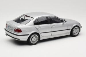 BMW 330i E46 Sølv UT 1:18 80430302328 Metal — billede 3 af 8