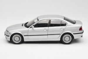 BMW 330i E46 Sølv UT 1:18 80430302328 Metal — billede 4 af 8
