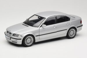 BMW 330i E46 Sølv UT 1:18 80430302328 Metal