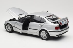 BMW 330i E46 Sølv UT 1:18 80430302328 Metal — billede 5 af 8