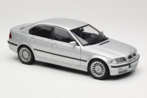 BMW 330i E46 Sølv UT 1:18 80430302328 Metal — billede 6 af 8