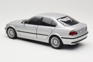 BMW 330i E46 Sølv UT 1:18 80430302328 Metal — billede 7 af 8