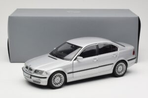 BMW 330i E46 Sølv UT 1:18 80430302328 Metal — billede 8 af 8