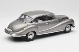 BMW 502 2.6 Luxus Silver Beige Metallic AUTOart 1:18 70591 Metal — billede 3 af 8