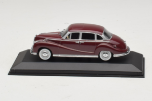 BMW 502 V8 Mørkerød Minichamps 1:43 430022402 Metal
