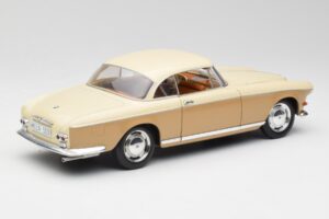 BMW 503 Beige Revell 1:18 8832 Metal — billede 3 af 8