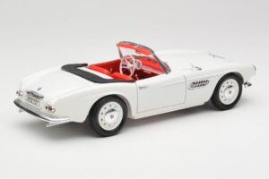 BMW 507 Touring Sport Feather White Revell 1:18 8810 Metal — billede 3 af 8