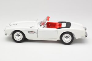 BMW 507 Touring Sport Feather White Revell 1:18 8810 Metal — billede 4 af 8