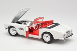 BMW 507 Touring Sport Feather White Revell 1:18 8810 Metal — billede 5 af 8
