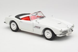 BMW 507 Touring Sport Feather White Revell 1:18 8810 Metal — billede 6 af 8