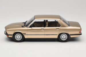 BMW 520i E28 Gold Metallic IXO 1:18 18CMC184 Metal — billede 3 af 6
