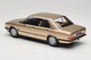 BMW 520i E28 Gold Metallic IXO 1:18 18CMC184 Metal — billede 5 af 6