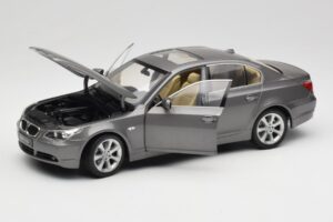 BMW 530i E60 Grey Metallic Revell 1:18 08841 Metal — billede 2 af 8