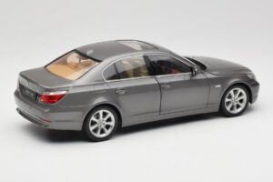 BMW 530i E60 Grey Metallic Revell 1:18 08841 Metal — billede 3 af 8