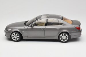 BMW 530i E60 Grey Metallic Revell 1:18 08841 Metal — billede 4 af 8