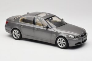 BMW 530i E60 Grey Metallic Revell 1:18 08841 Metal — billede 6 af 8