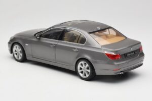 BMW 530i E60 Grey Metallic Revell 1:18 08841 Metal — billede 7 af 8