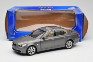 BMW 530i E60 Grey Metallic Revell 1:18 08841 Metal — billede 8 af 8