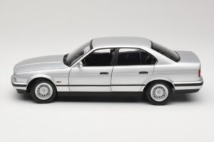 BMW 535i E34 Sølv Minichamps 1:18 100024005 Metal — billede 4 af 8