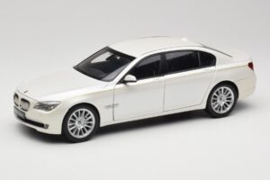 BMW 7 Series F02 760Li Brilliant White Kyosho 1:18 08783BRW Metal
