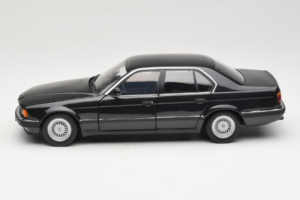BMW 730i E32 Black Metallic Minichamps 1:18 100023002 Metal — billede 4 af 8