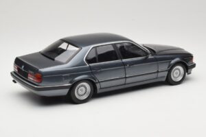 BMW 730i E32 Grey Metallic Minichamps 1:18 100023005 Metal — billede 3 af 8
