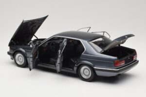 BMW 730i E32 Grey Metallic Minichamps 1:18 100023005 Metal — billede 5 af 8