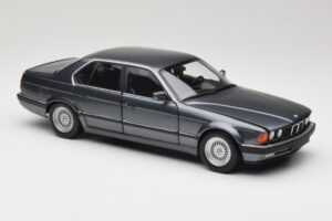 BMW 730i E32 Grey Metallic Minichamps 1:18 100023005 Metal — billede 6 af 8