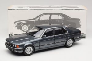 BMW 730i E32 Grey Metallic Minichamps 1:18 100023005 Metal — billede 8 af 8