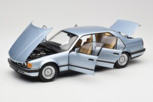 BMW 730i E32 Lyseblå Metallic Minichamps 1:18 100023008 Metal — billede 2 af 8