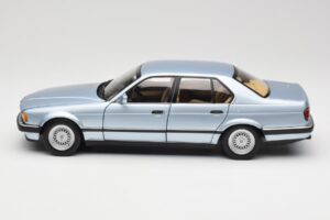 BMW 730i E32 Lyseblå Metallic Minichamps 1:18 100023008 Metal — billede 4 af 8