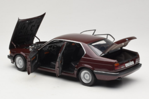 BMW 730i E32 Red Metallic Minichamps 1:18 100023001 Metal — billede 5 af 8