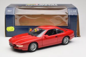 BMW 850Ci E31 Brilliant Red Revell 1:18 8827 Metal — billede 8 af 8