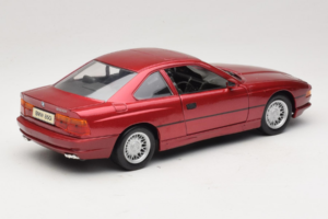 BMW 850i E31 Rød Tchibo 1:18 36157 Metal — billede 3 af 8